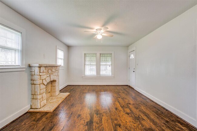 Building Photo - 7119 Farnsworth St