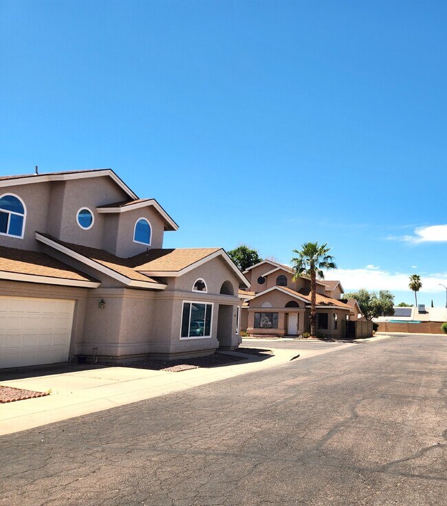 Building Photo - FANTASTIC TWO STORY HOME FOR LEASE NORTH G...