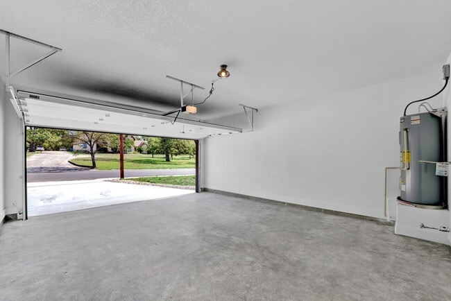 Building Photo - 1105 Lois St