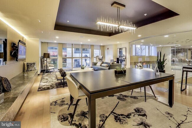 Building Photo - 717 President St