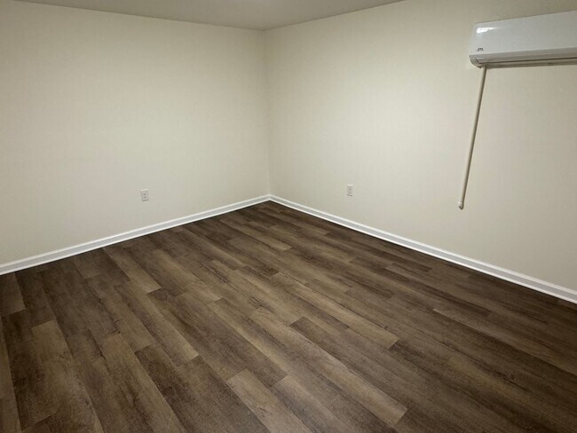 Building Photo - Newly renovated 2 Bedroom 2.5 Bathroom Hom...