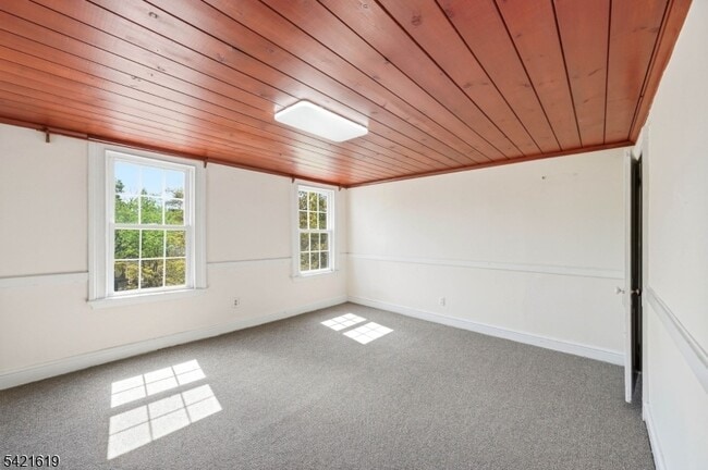 Building Photo - 104 Maple Ave