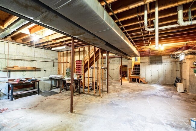 Building Photo - 115 Rowe St