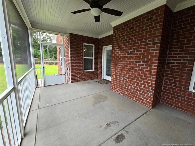 Building Photo - Rental in gated Gates Four!