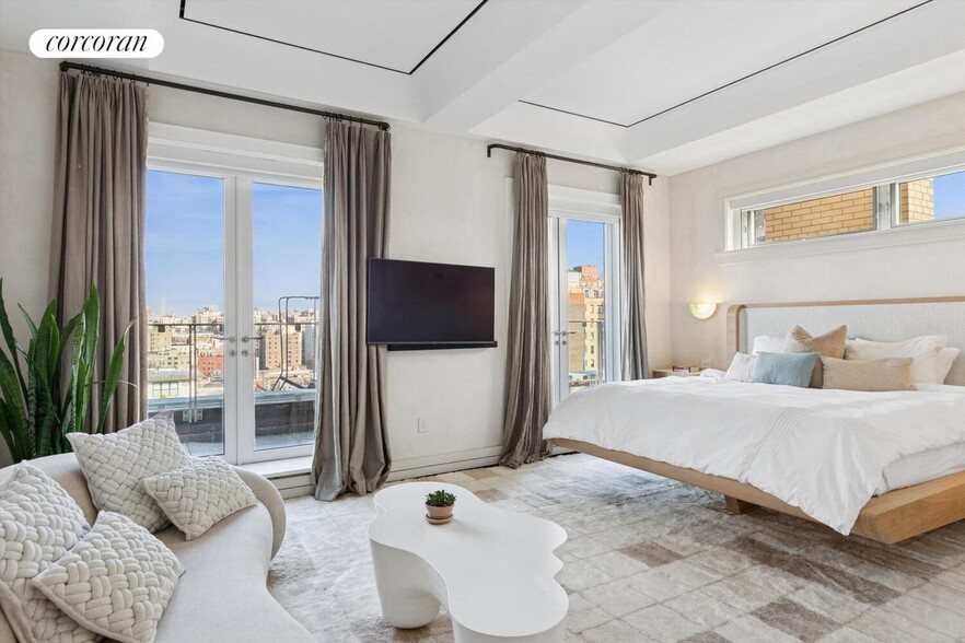 Building Photo - 190 Riverside Dr