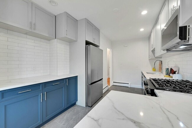 Building Photo - 158 Edgar St