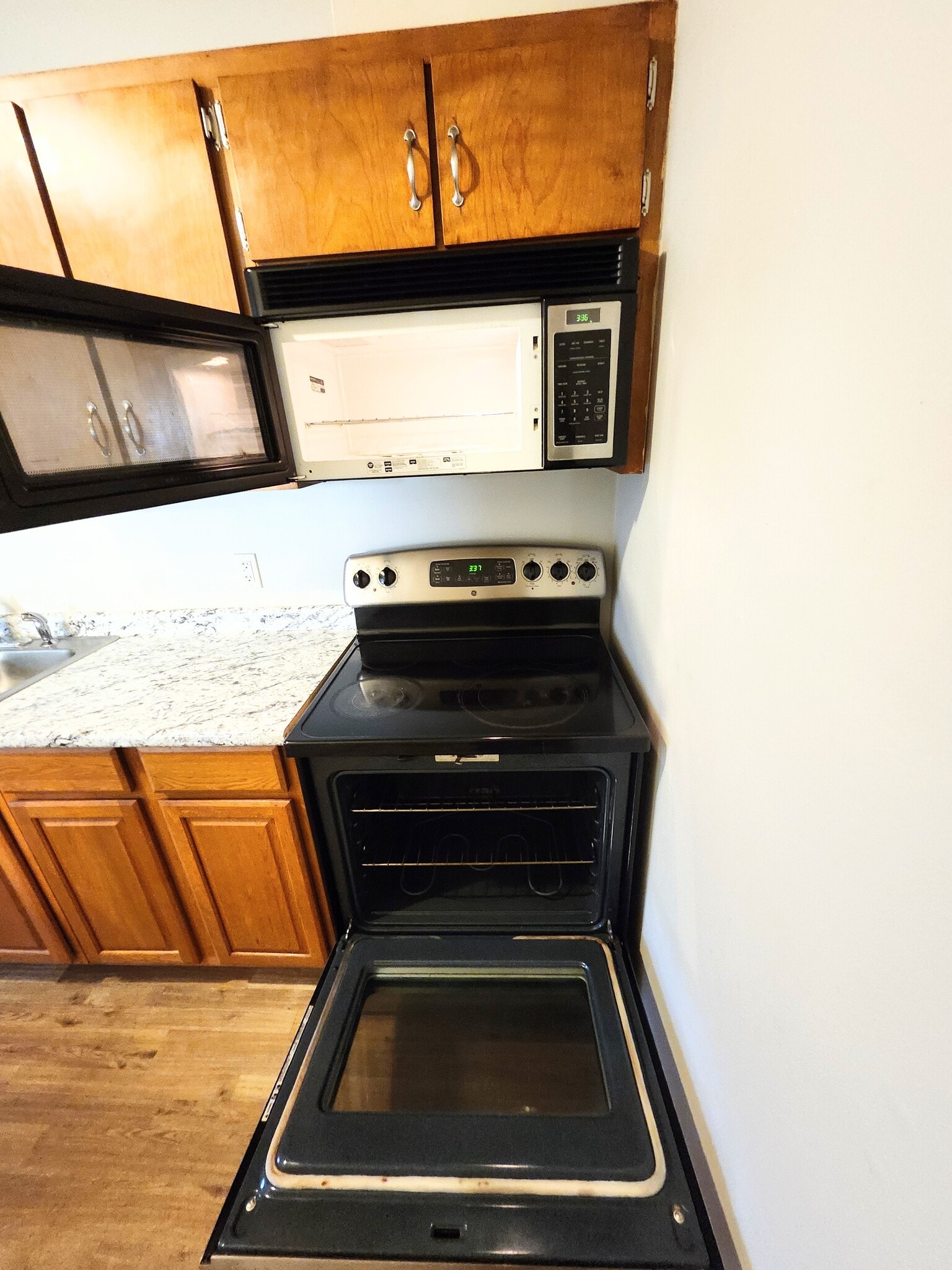 Building Photo - 5230 Beach Dr