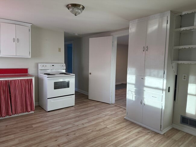 Building Photo - 414 Central St