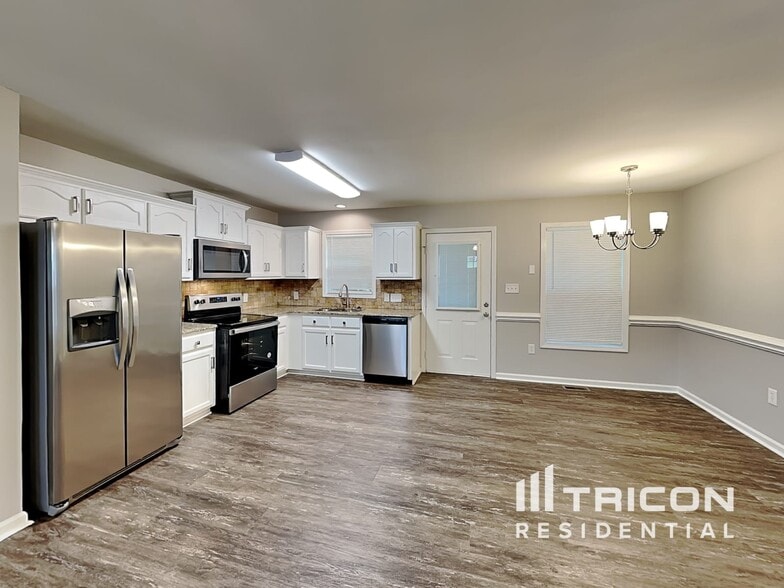 Building Photo - 1657 Lemming Dr SE