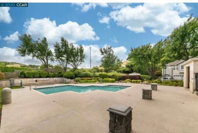 Building Photo - Two Bedroom/Two Bathroom Condo Available i...