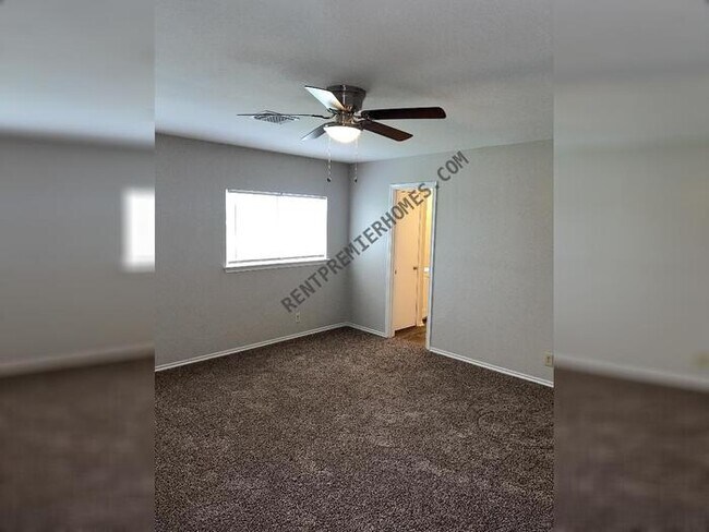 Building Photo - 375 Stone Point New Braunfels TX 78130
