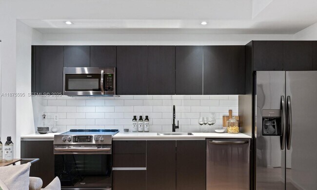 Building Photo - 398 NE 5th St