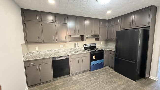 Building Photo - 3461 Southgate Trail SE