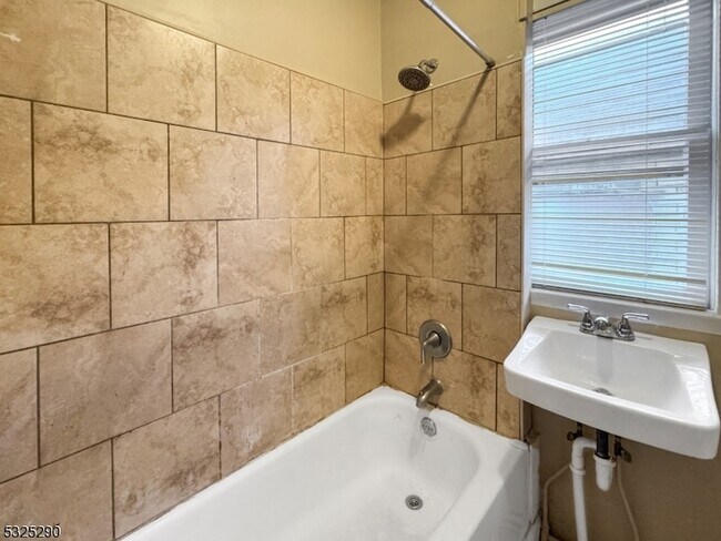 Building Photo - 62 Summit Ave