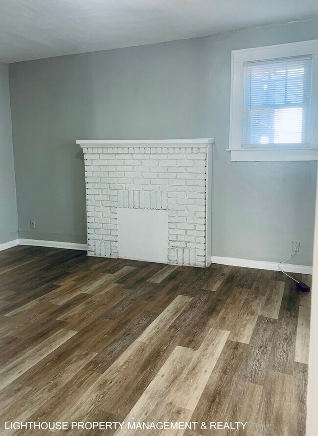 Building Photo - Bright & Delightful 2 Bed/1 Bath Townhome!