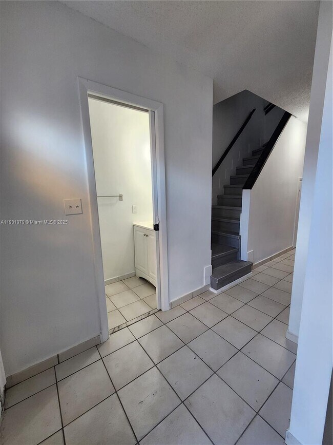 Building Photo - 4505 W 15th Ave