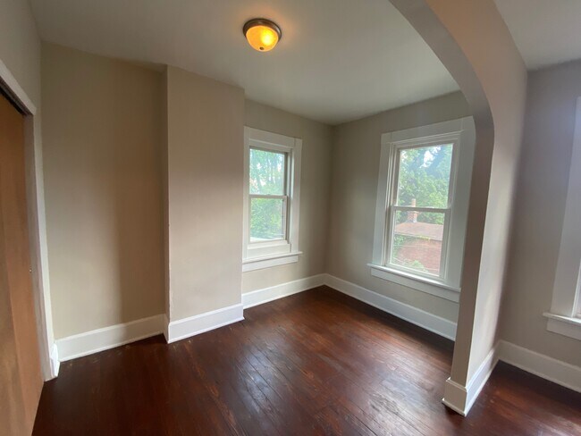 Building Photo - 638 S Pearl St