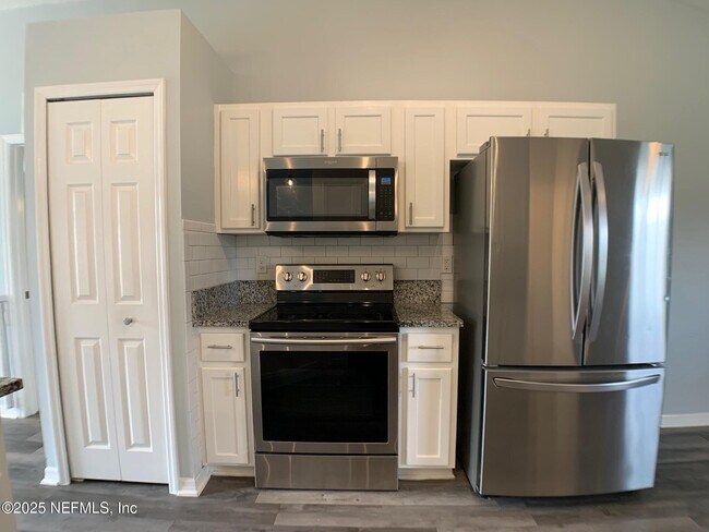 Building Photo - 3201 Deer Creek Dr