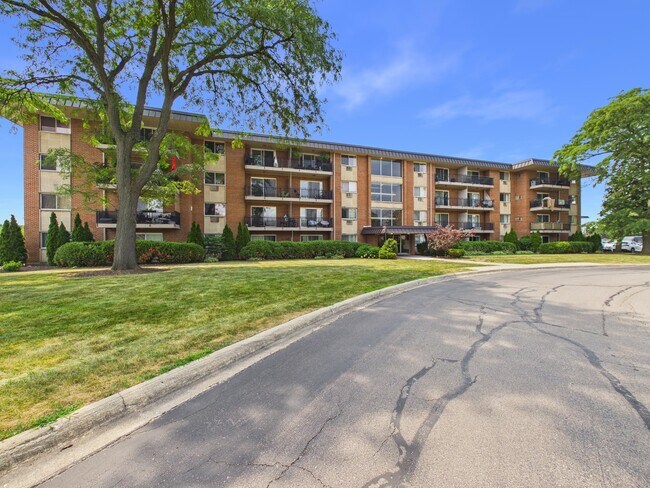 Building Photo - 2210 S Goebbert Rd