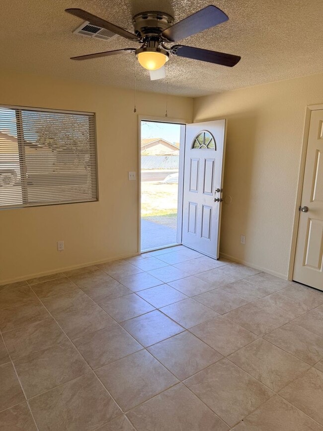 Building Photo - Ready to move in 3 bedroom San Luis Home