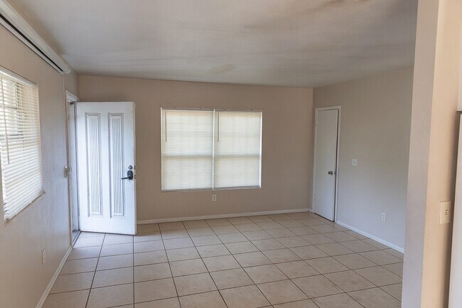 Building Photo - 5157 Palmer Ave