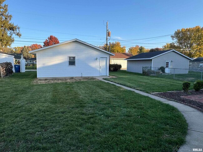 Building Photo - 1020 Brown St