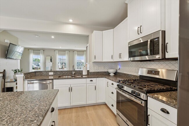 Building Photo - Beautiful 3B/2.5B Townhome in Downingtown ...