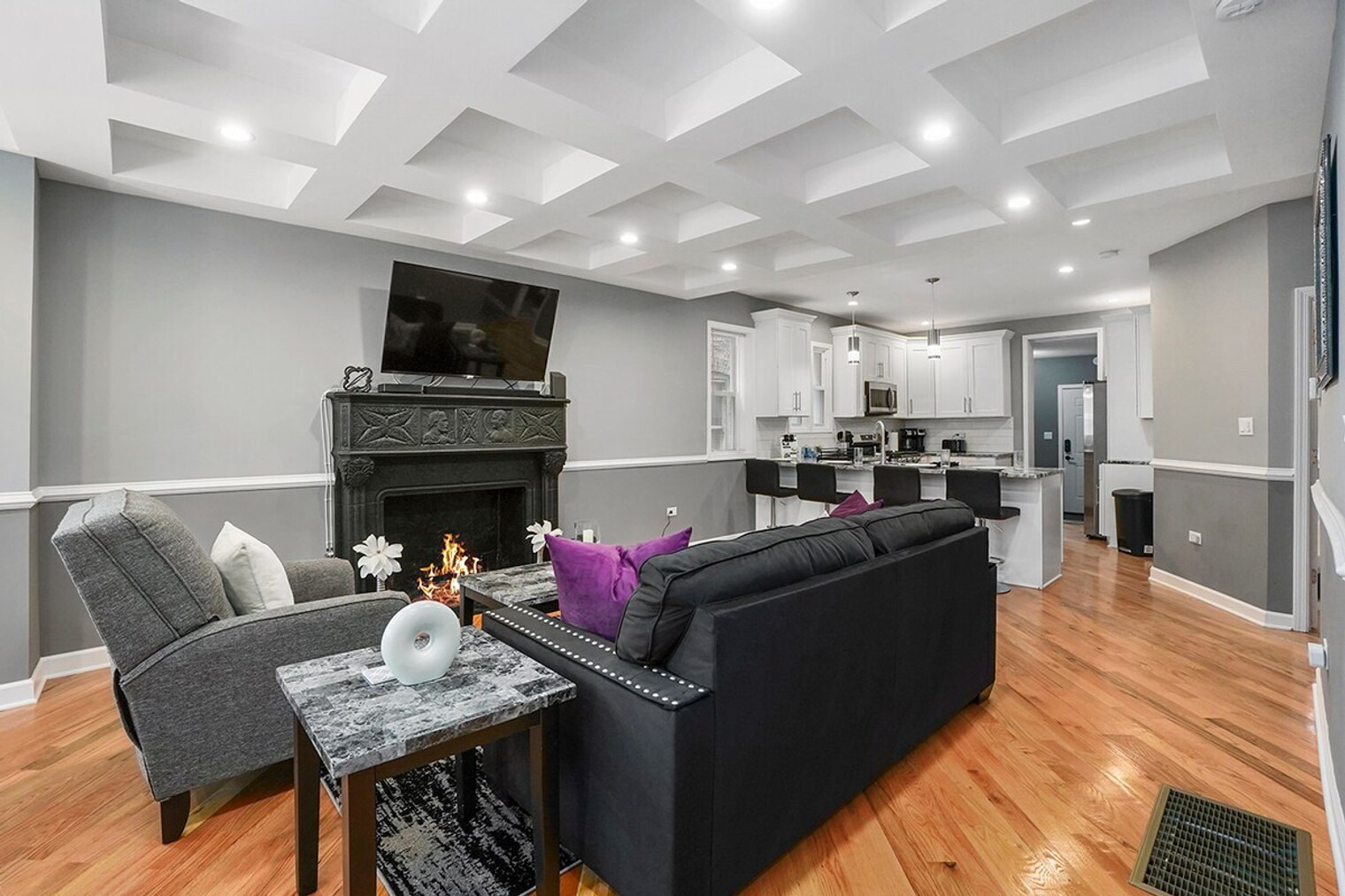 Building Photo - 8128 S King Dr