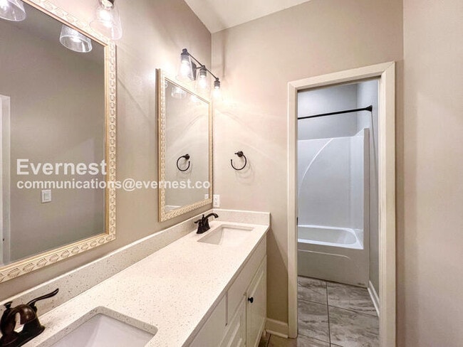 Building Photo - 613 Creekside Cove