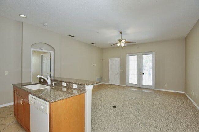 Building Photo - Spacious 3/2 Home located in Summerport Co...