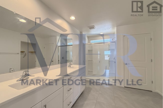 Building Photo - 4Bed/3Bath Home at I10/Wilmot Rd! $199 MOV...