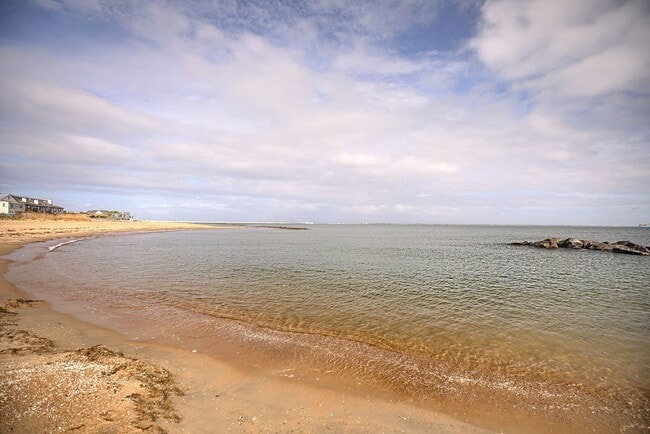 Building Photo - Call Sabrina at 757-767-0767 to schedule a tour!