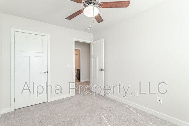 Building Photo - 300 Huntingdale Pl