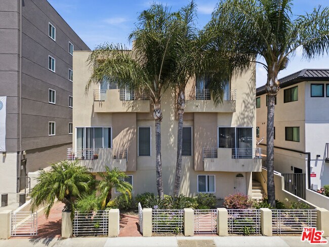 Building Photo - 4940 Laurel Canyon Blvd