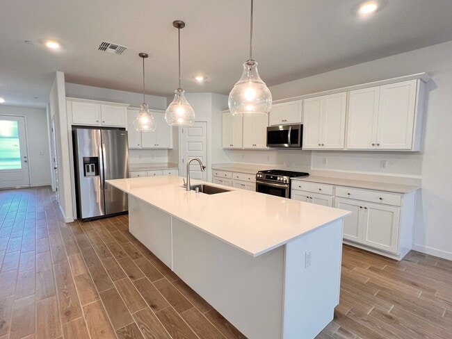 Building Photo - Northwest Bakersfield