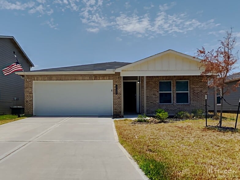 Primary Photo - 15680 Del Norte Dr
