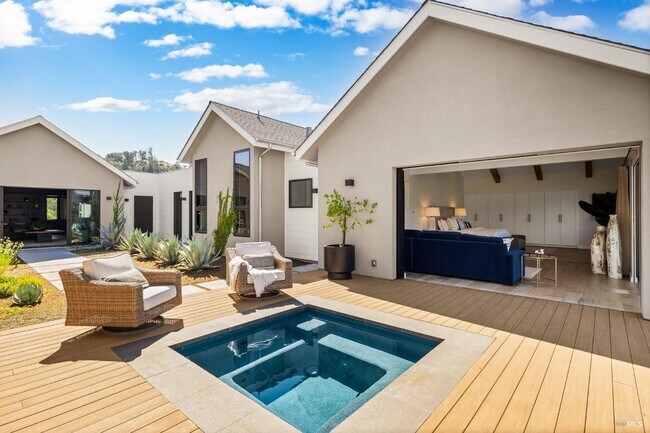 Building Photo - 987 Mark West Springs Rd