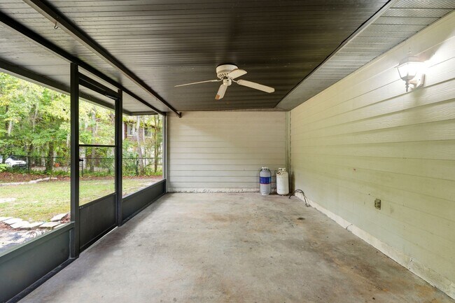 Building Photo - 2902 NW 104th Ct
