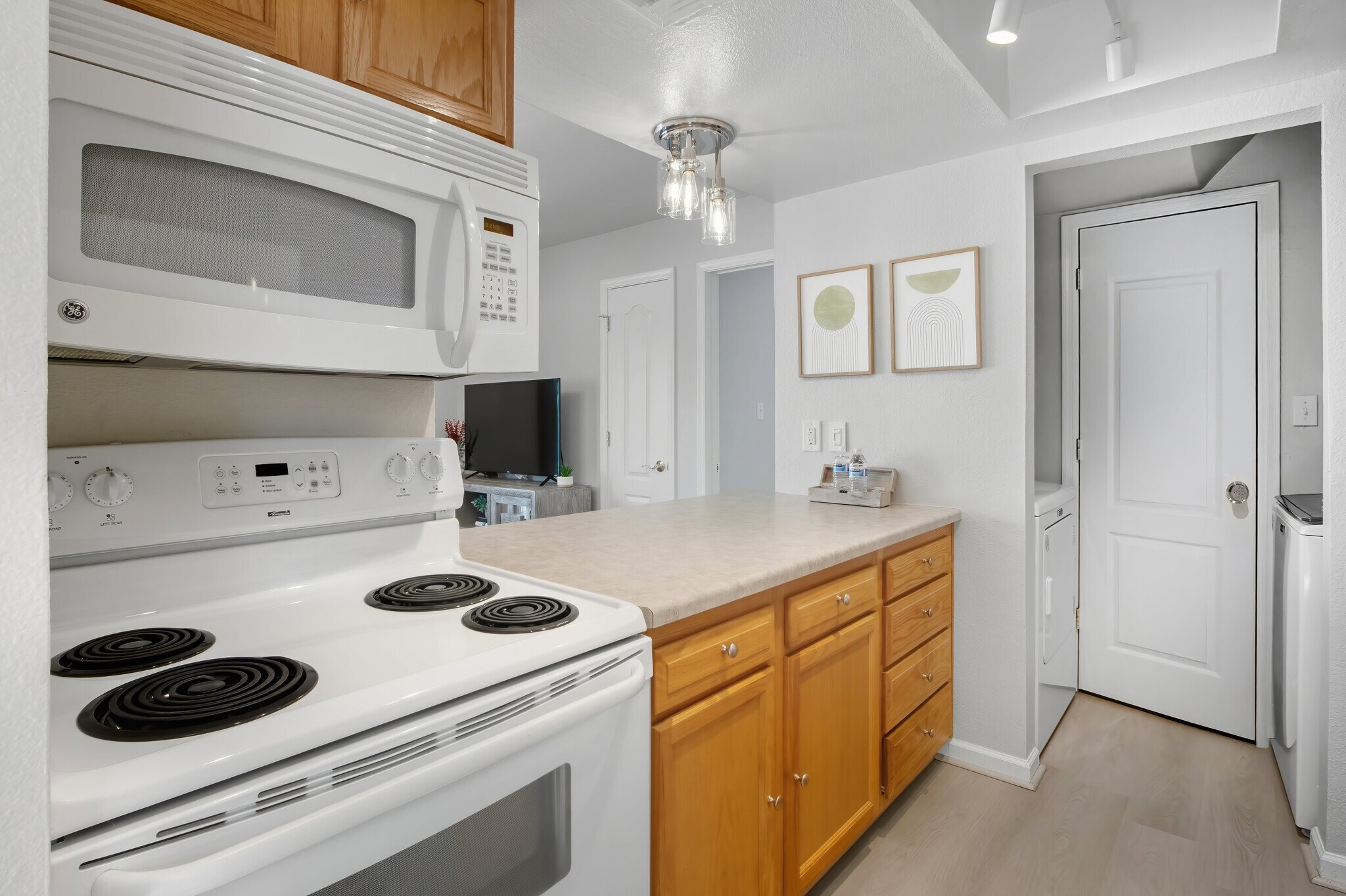 Building Photo - 8568 E Indian School Rd