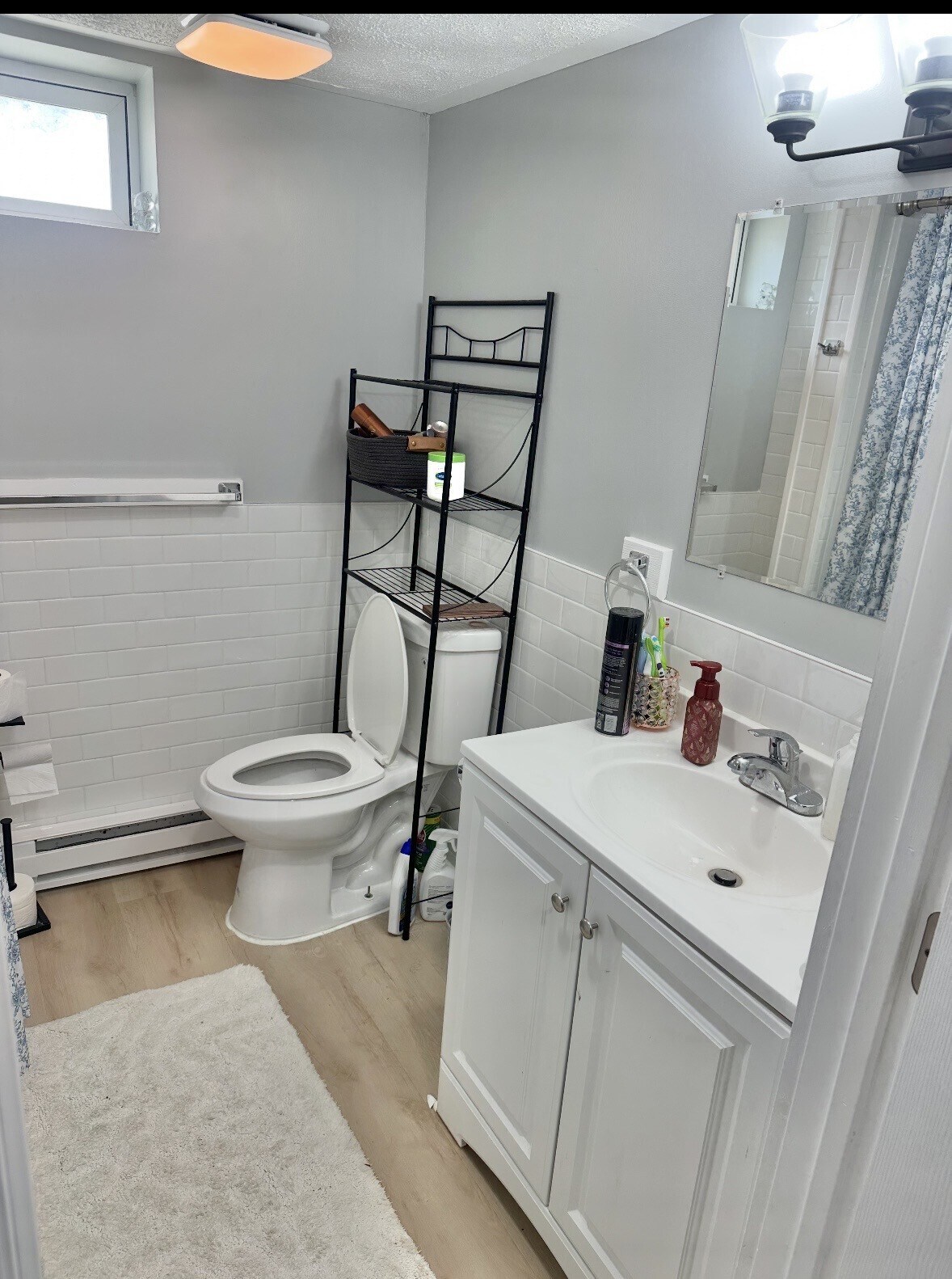 Full Bath - 133 N Main St