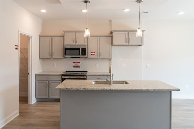 Building Photo - Modern and Luxurious New Construction in Great Location!