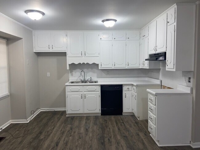 Building Photo - 600 20th Ct NE Center Point, AL 35215