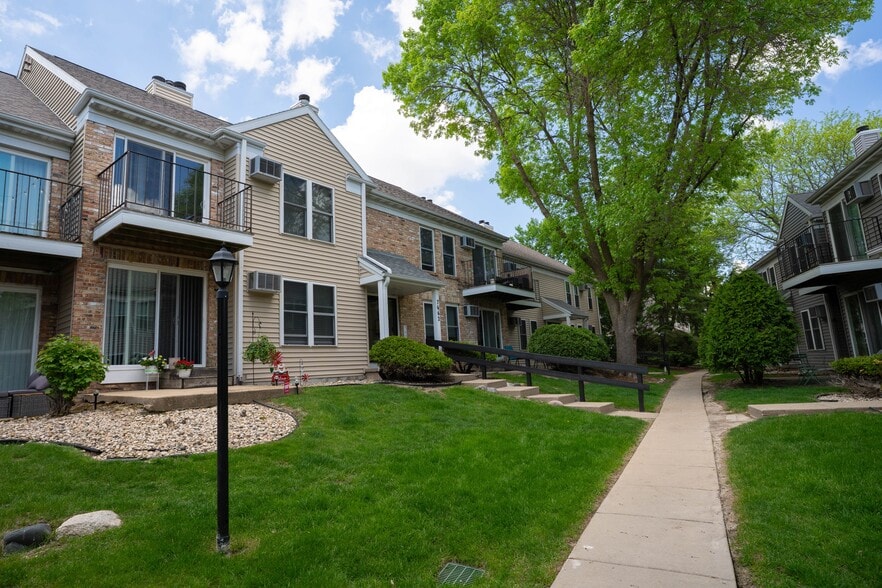 Primary Photo - High Point Commons Apartments