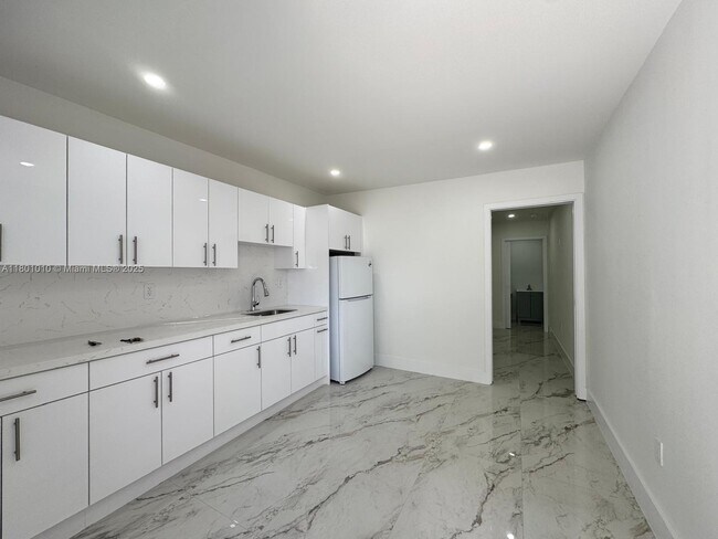 Building Photo - 11000 SW 47th Terrace