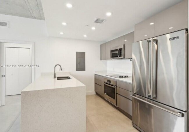 Building Photo - 13800 Highland Dr
