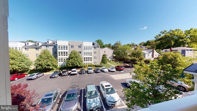Building Photo - 4067 S Four Mile Run Dr