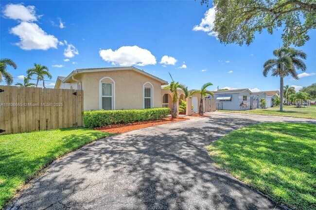 Building Photo - 9200 SW 54th St