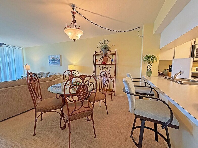 Building Photo - 15161 Cedarwood Ln