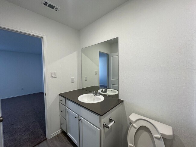 Building Photo - Charming 3/2 Home in Navarro Ranch