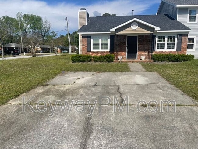 Building Photo - 3933 Miramar Dr Ext